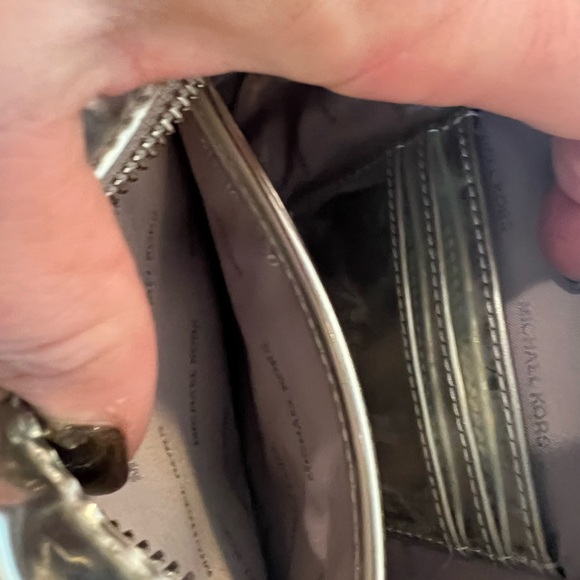 Michael kors crossbody purse - Picture 5 of 9